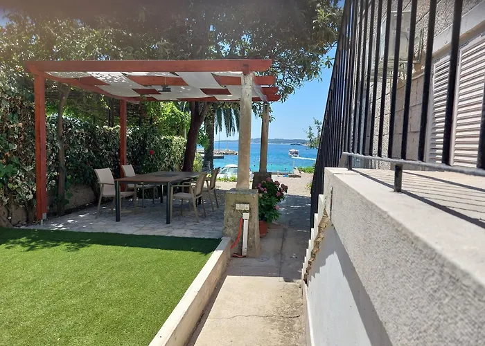 Apartment Karmen By The Sea