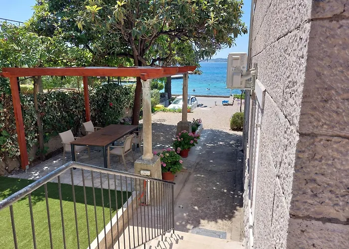 Apartment Karmen By The Sea