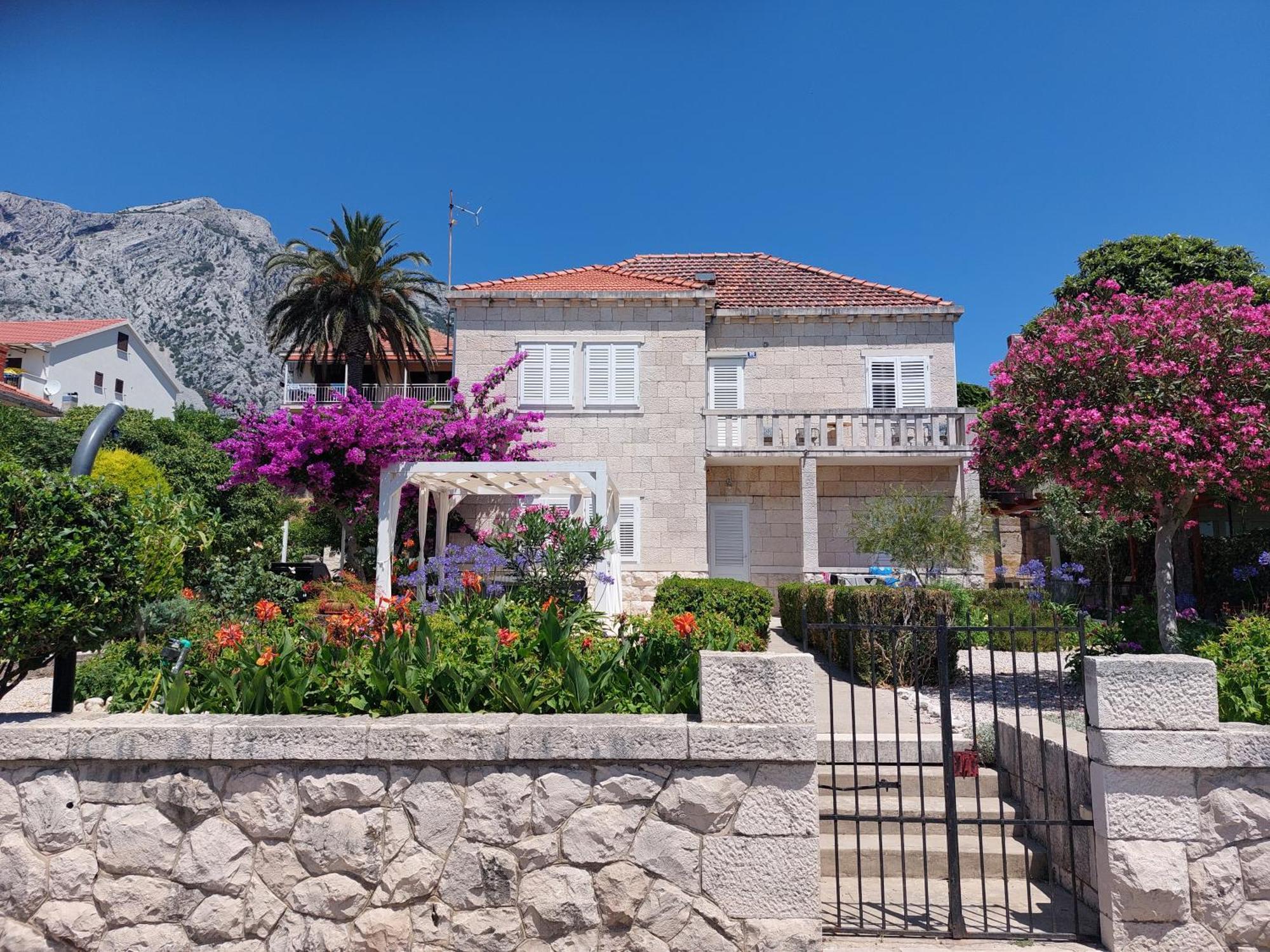 Karmen By The Sea Apartment *