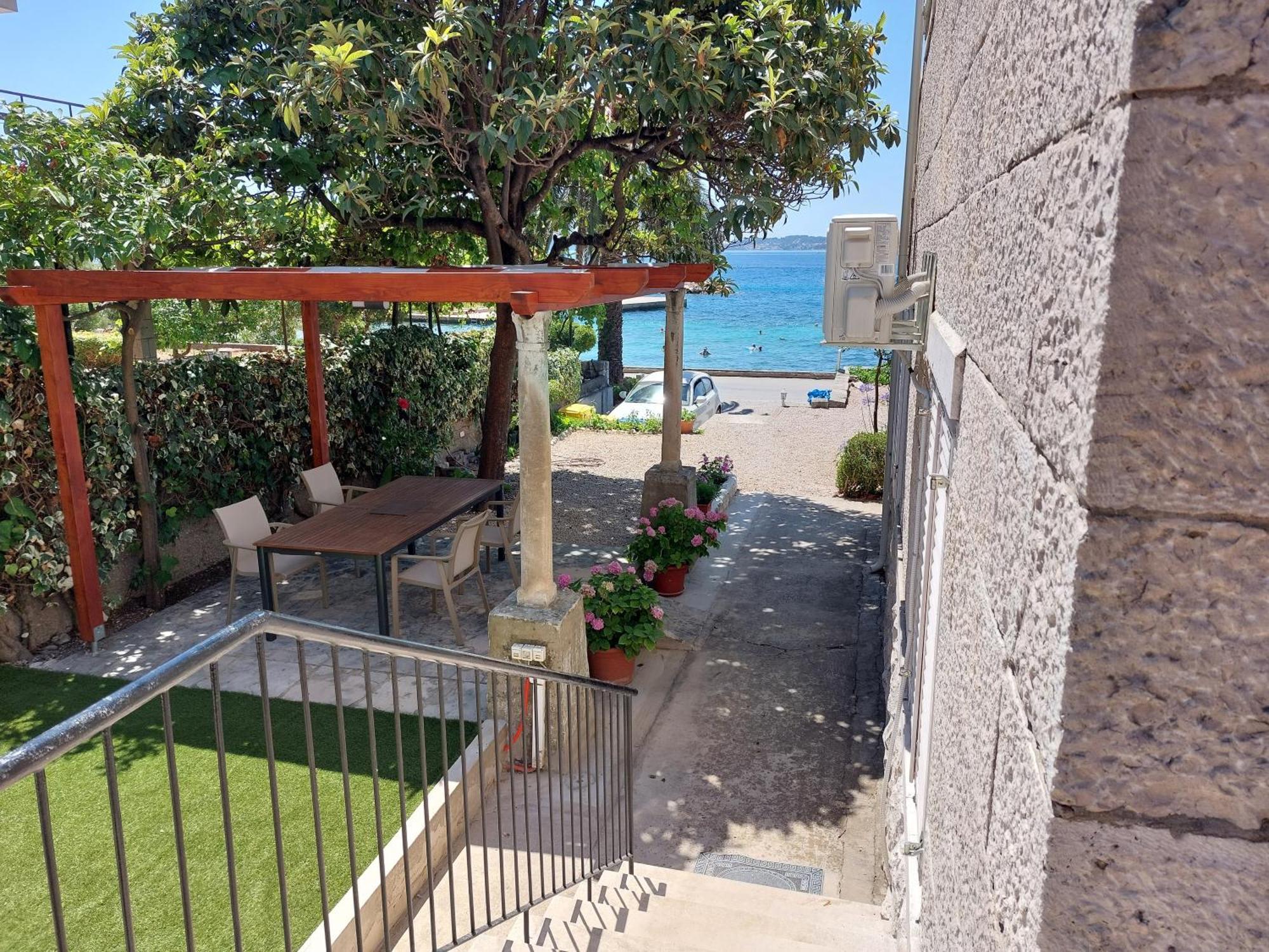 Apartment Karmen By The Sea *