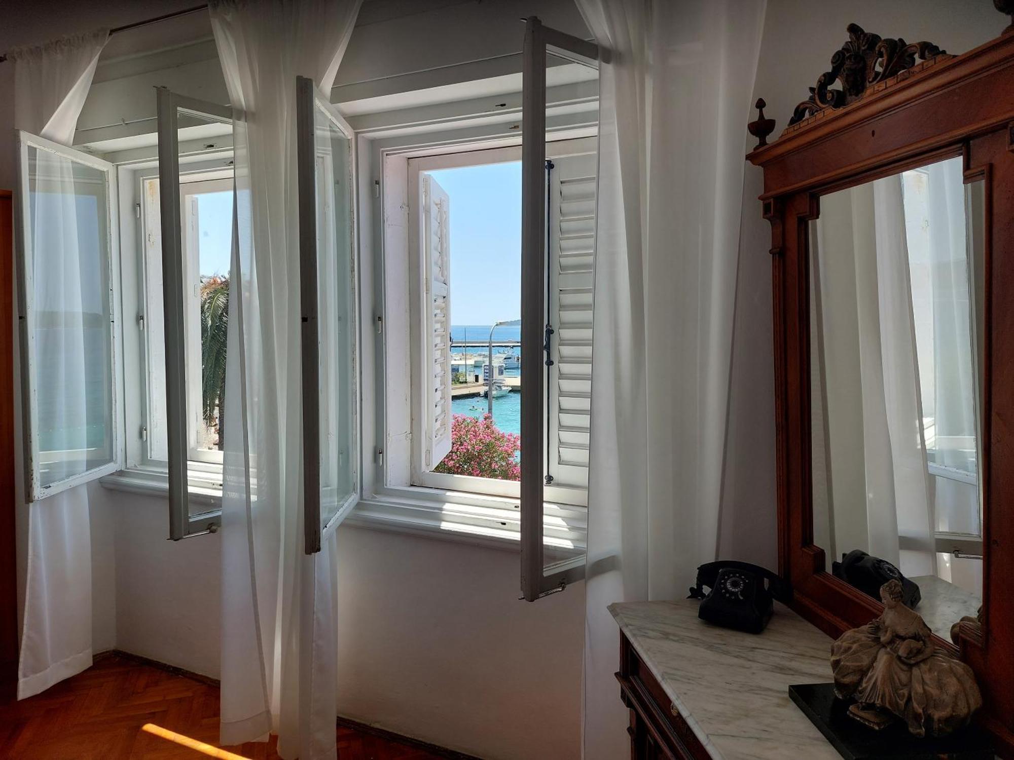 Karmen By The Sea Apartment *