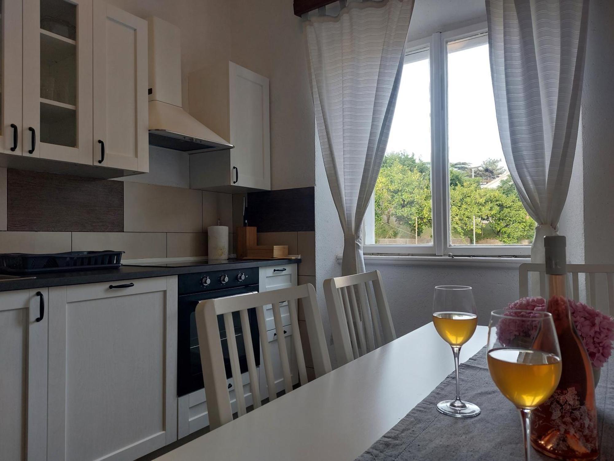 Apartment Karmen By The Sea *